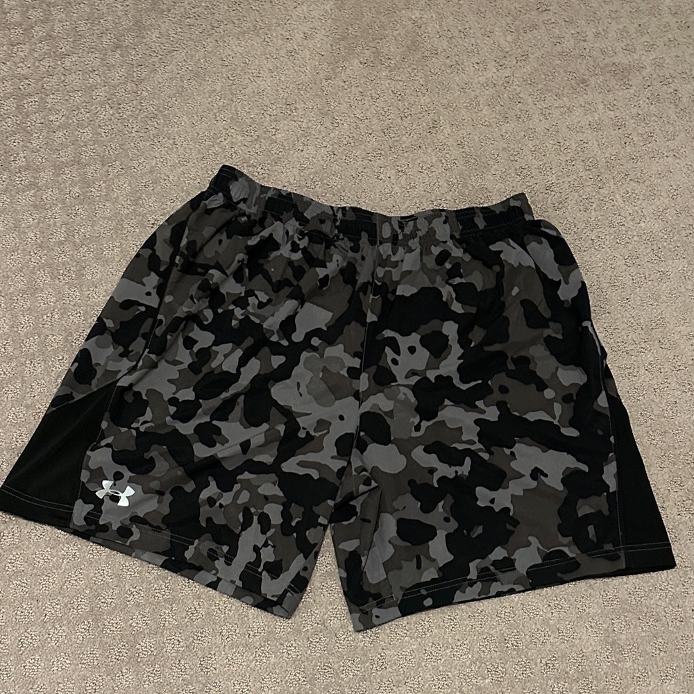 Under Armour Men's Black and Gray Camo Athletic Shorts